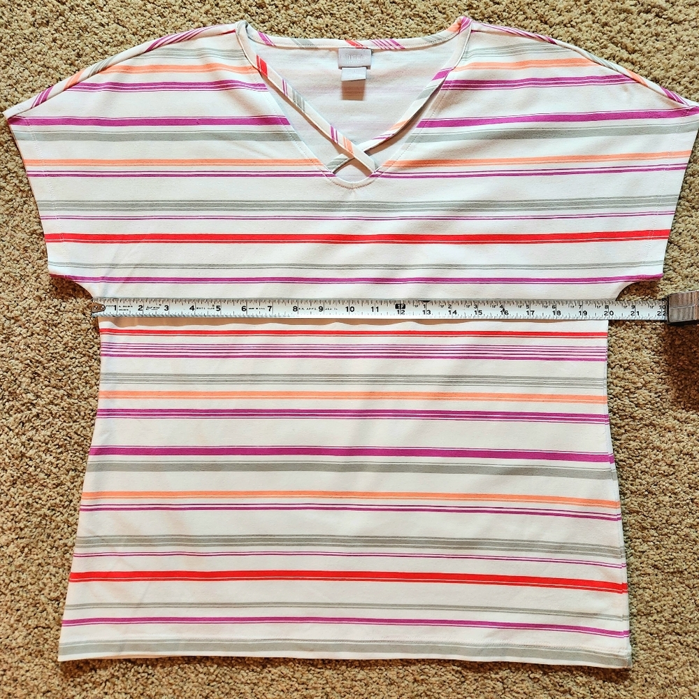 NWOT Chicos Zenergy V Neck Cross Front T-Shirt Chicos Size 8 - Picture 3 of 8